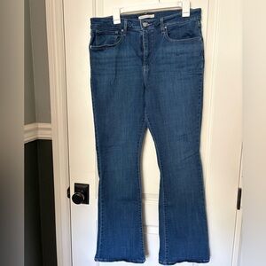 Levi’s 725 High Rise Bootcut Jeans